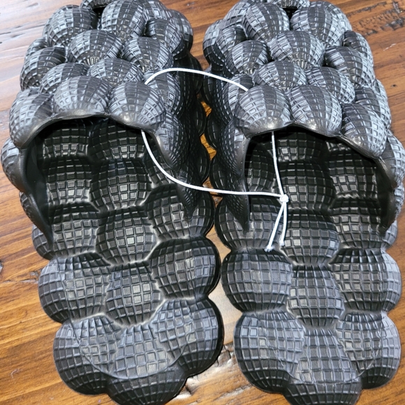 BLACK BUBBLE SHOES - Picture 6 of 6